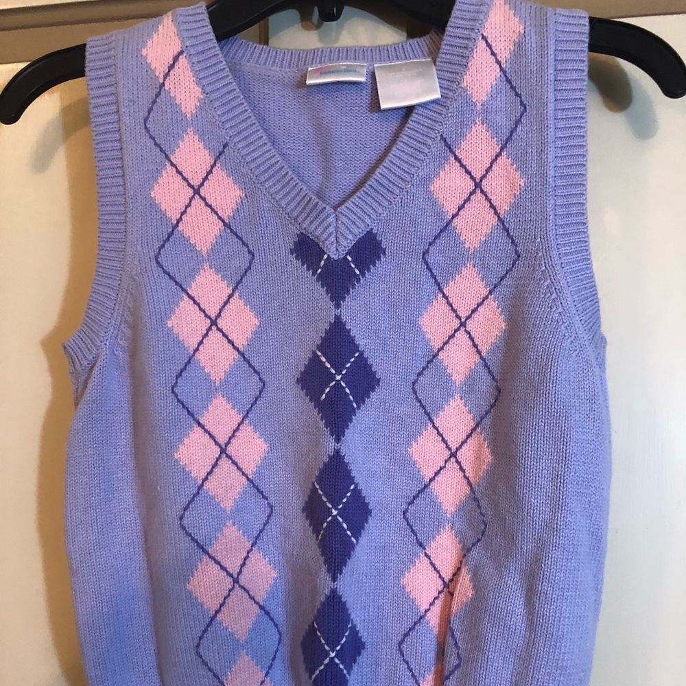 Girls sized argyle sweater-vest, size 8